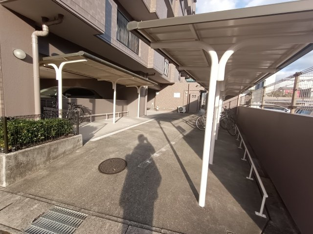 イトーピア豊田マンションの駐車場