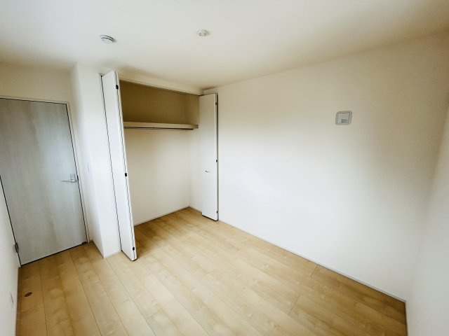 新築　児玉郡上里町七本木町第６　Livele Garden.S　1号棟の洋室|現地写真　リビング隣の洋室はお子様の遊び部屋としてもちょうどいいですね♪
