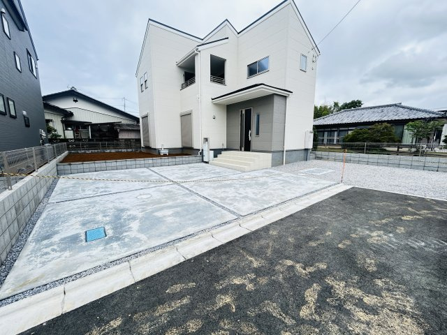 新築　児玉郡上里町七本木町第６　Livele Garden.S　1号棟の駐車場|現地写真　駐車スペースは並列2台+1台分可能です！
