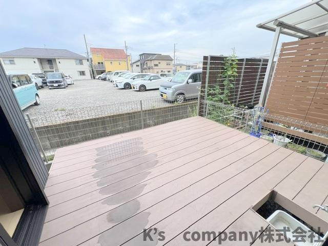 ◎茅ヶ崎市萩園　中古戸建の内装|建物裏側にウッドデッキが設けられております♪