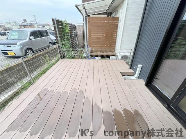 ◎茅ヶ崎市萩園　中古戸建の内装|日当たり良好なウッドデッキが設けられておりお子様の遊び場としてお使いいただけます◇
