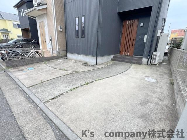 ◎茅ヶ崎市萩園　中古戸建の駐車場|お車は1台駐車可能♪