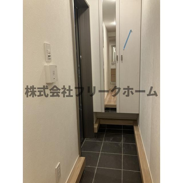 武蔵野市西久保２丁目のアパートの玄関