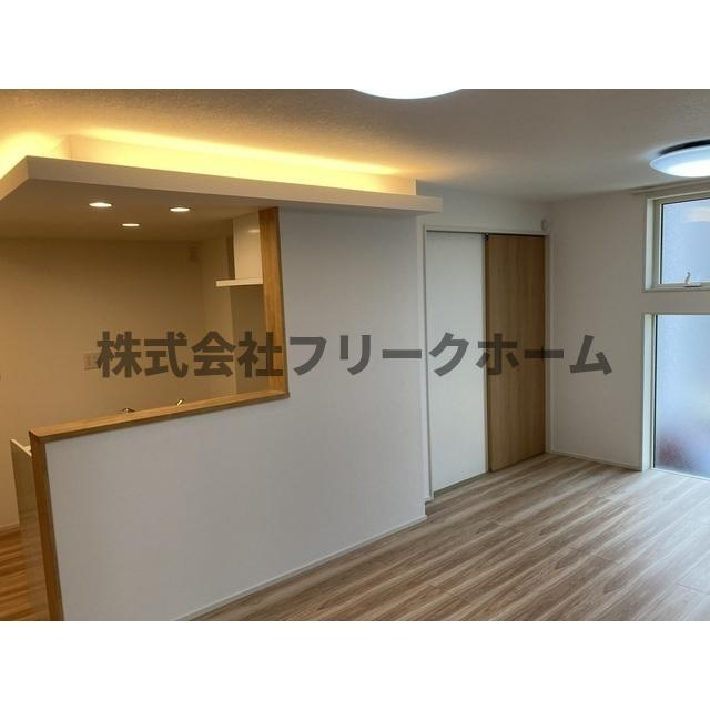 武蔵野市西久保２丁目のアパートの居間・リビング