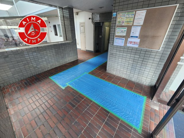ホワイトピア周船寺のロビー|温かみのあるエントランスロビーです。