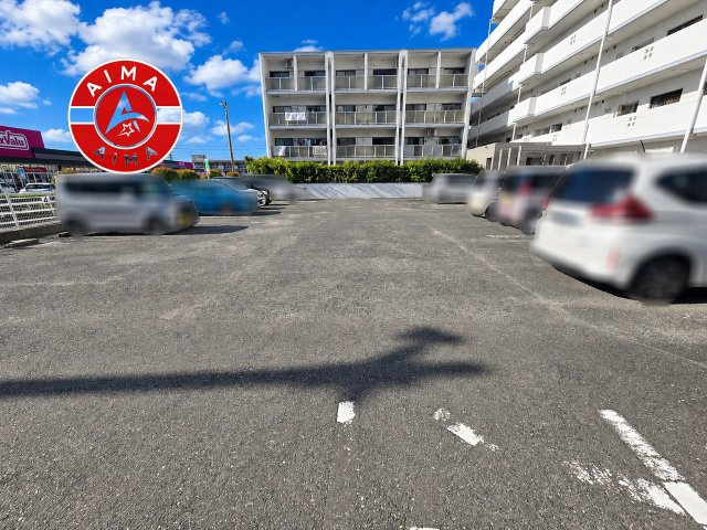 ホワイトピア周船寺の駐車場|ゆったりとしたスペースがある駐車場です。