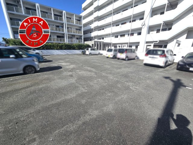 ホワイトピア周船寺の駐車場|敷地内の駐車場です。