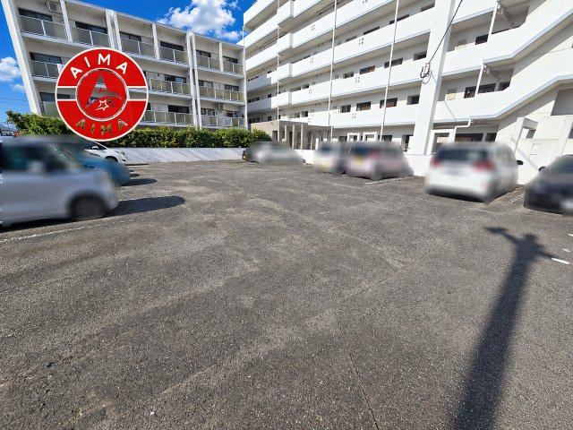 ホワイトピア周船寺の駐車場|敷地内の駐車場です。