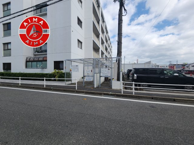 ホワイトピア周船寺のその他共用部分|敷地内には、ゴミ出しが可能な専用ゴミ置き場を完備。