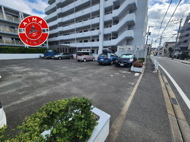 ホワイトピア周船寺　209の駐車場|ゆったりとしたスペースがある駐車場です。