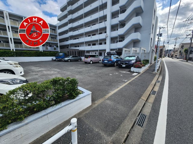 ホワイトピア周船寺の駐輪場|屋根付きの駐輪場なので雨の日でも安心です。