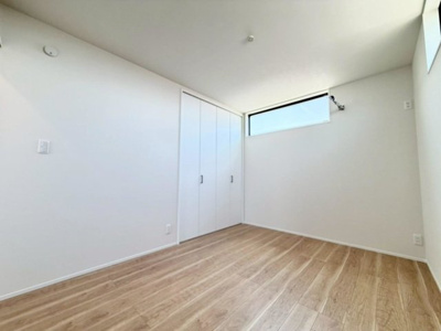 【外観】 | 西野　新築一戸建 | 【洋室】穏やかな光が差し込む室内には、穏やかな時間が流れます。休日には、落ち着いた空間で自分の趣味を楽しむのはいかがですか。