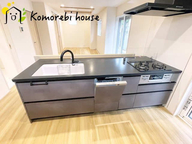さいたま市見沼区大和田町2丁目　7期　新築一戸建て　ブルーミングガーデン　01のキッチン|キッチンでお料理をお楽しみください