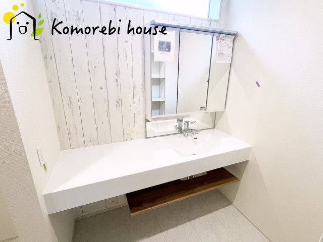 さいたま市見沼区大和田町2丁目　7期　新築一戸建て　ブルーミングガーデン　01の独立洗面台|朝の身支度には欠かせない独立洗面化粧台