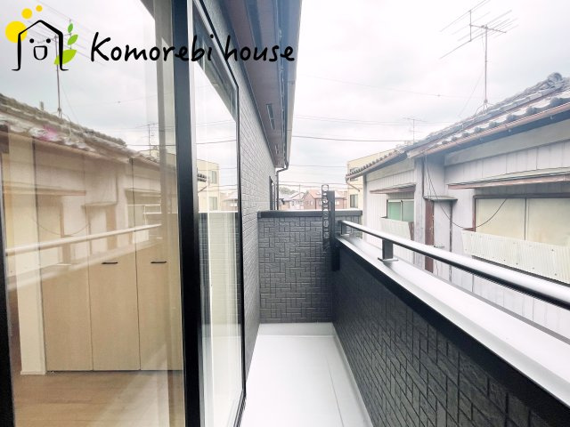 さいたま市見沼区大和田町2丁目　7期　新築一戸建て　ブルーミングガーデン　01のバルコニー|暖かな日差しのふりそそぐバルコニー