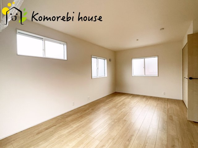 さいたま市見沼区大和田町2丁目　7期　新築一戸建て　ブルーミングガーデン　01の洋室|明るい洋室です