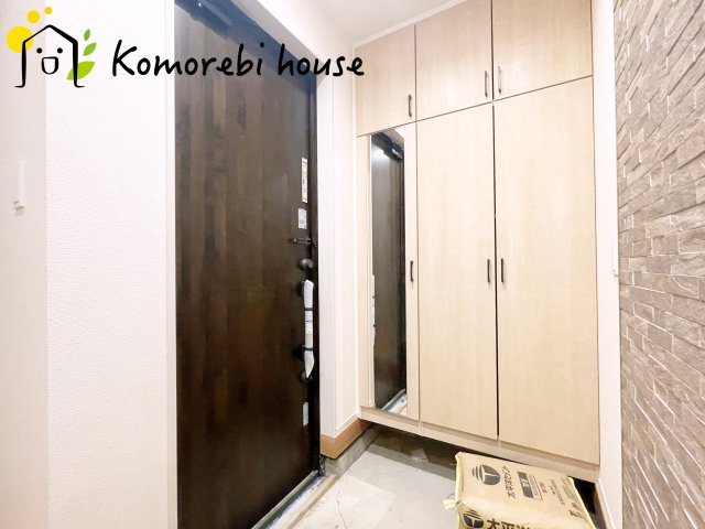 さいたま市見沼区大和田町2丁目　7期　新築一戸建て　ブルーミングガーデン　01の玄関|シンプルで使いやすい玄関です