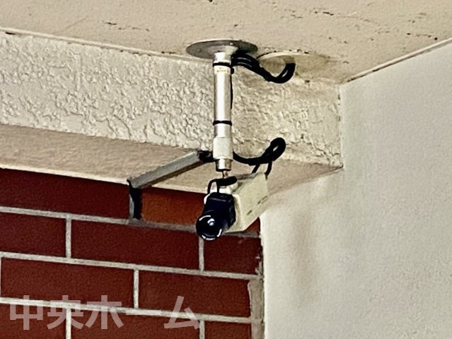 浅草ロイヤルマンションの防犯設備|【防犯カメラ】何かあった時の大事な証拠になることももちろんなりますが、防犯というくらいですので大事なのは防犯カメラがあることによって抑止力につながることですよね。