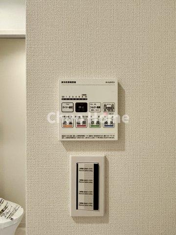 浅草ロイヤルマンションの浴室|【浴室乾燥機】暖房・冷風・換気・乾燥が可能です。毎日を快適に過ごせるうれしい機能が揃っています。雨の日の洗濯物も安心です。