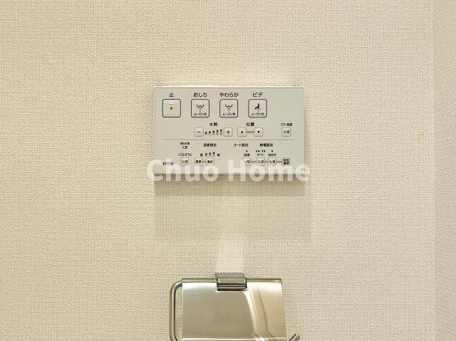 浅草ロイヤルマンションのトイレ|【ウォシュレット】清潔に使いたいお手洗いには最適な設備です。もちろんウォームレットも標準装備です。