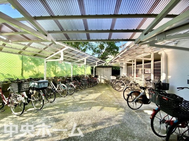 浅草ロイヤルマンションの駐輪場|【自転車置き場】最新の空き状況や費用などの詳細は担当スタッフまでお問い合わせください。