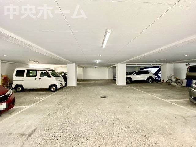 浅草ロイヤルマンションの駐車場|【敷地内駐車場】最新の空き状況や費用などの詳細は担当スタッフまでお問い合わせください。
