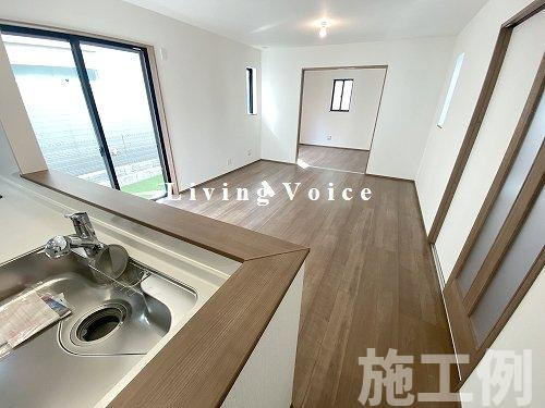 【居間・リビング】 | 【仲介手数料０円】座間市東原1丁目　新築一戸建て　全3棟 | 座間市東原1丁目　新築3棟