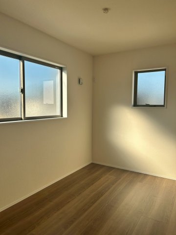 リーブルガーデン丸亀市川西町南３号棟の洋室