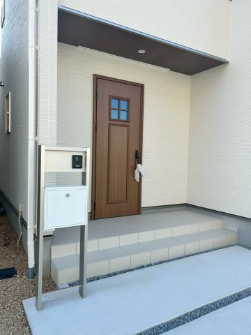リーブルガーデン丸亀市川西町南３号棟の玄関