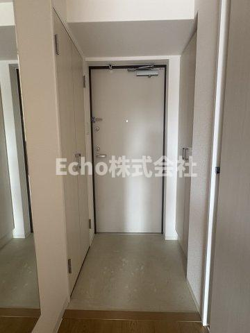 セレニテ本町グランデの玄関