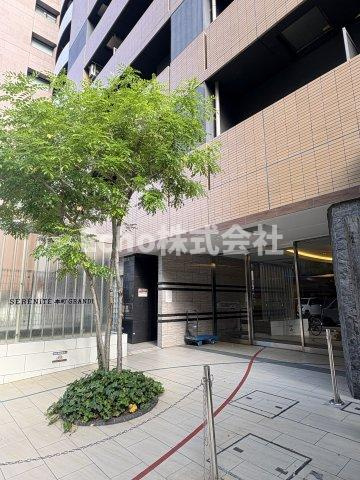 セレニテ本町グランデのエントランス