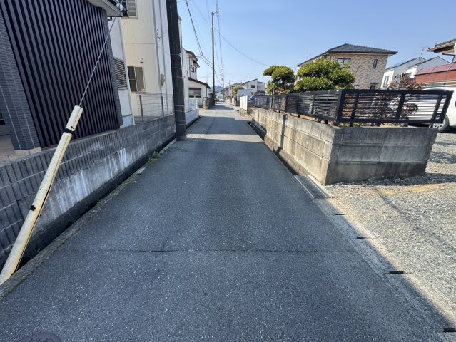 小名浜大原字原木田前 売土地の前面道路含む現地写真
