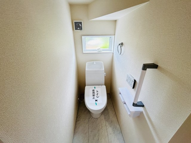 新築　児玉郡上里町七本木町第６　Livele Garden.S　3号棟のトイレ|現地写真　節水タイプのウォシュレット付きトイレ、水道料節約に一役買います！
