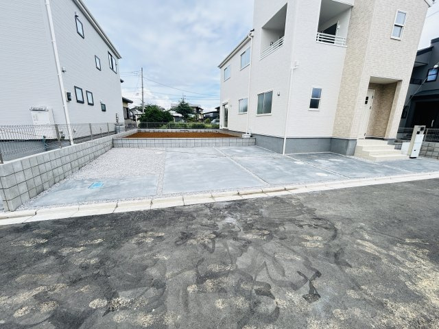 新築　児玉郡上里町七本木町第６　Livele Garden.S　3号棟の駐車場|現地写真　駐車スペースは並列2台+1台分可能です！
