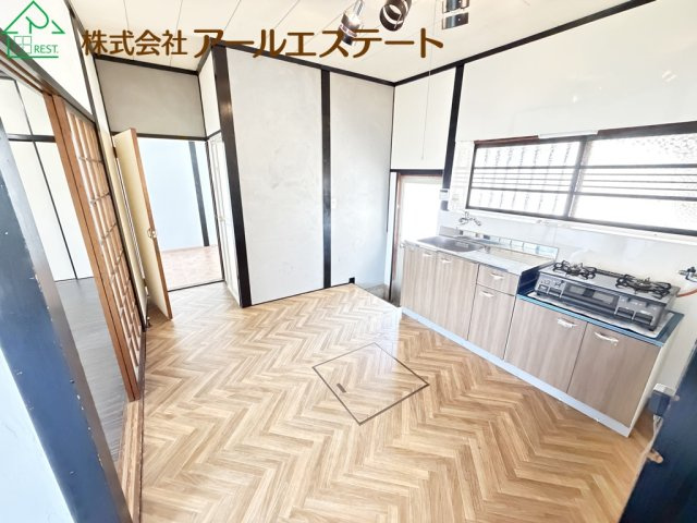 加古川市別府町元町　　山陽電鉄「別府駅」徒歩14分の居間・リビング