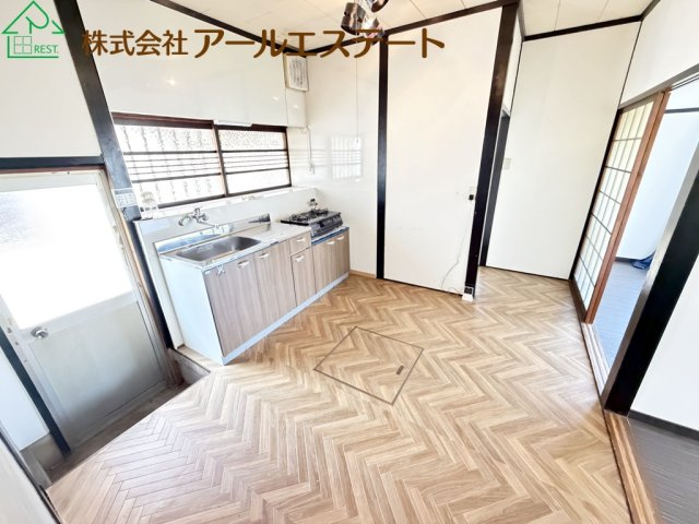 加古川市別府町元町　　山陽電鉄「別府駅」徒歩14分の居間・リビング