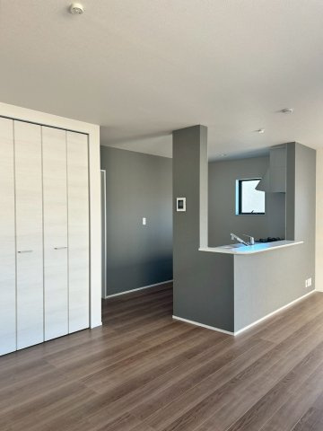 リーブルガーデン丸亀市川西町南４号棟の居間・リビング