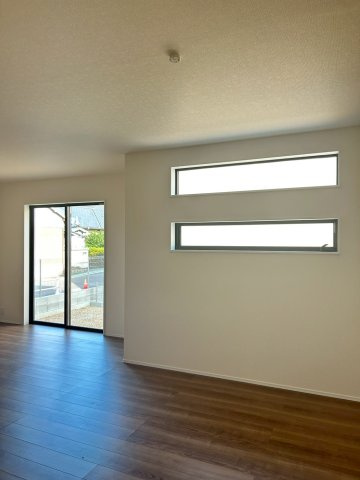 リーブルガーデン丸亀市川西町南４号棟の居間・リビング