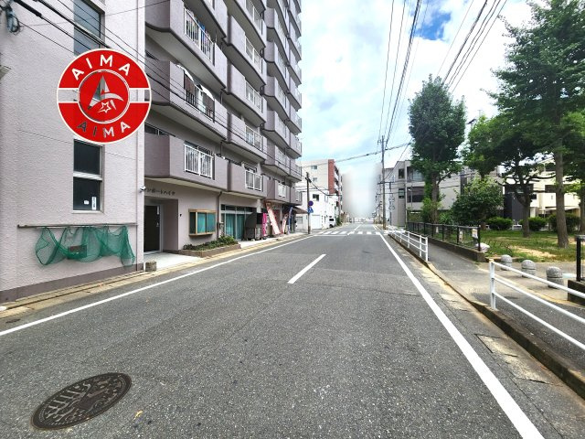 サンポートハイツの現況写真|前面道路含む現地の写真です。