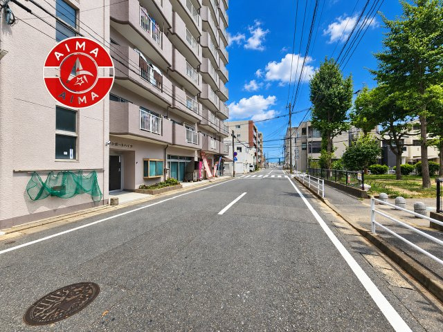 サンポートハイツの現況写真|前面道路含む現地の写真です。