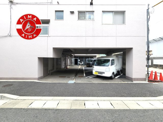 サンポートハイツの駐車場|ゆったりとしたスペースがある駐車場です。