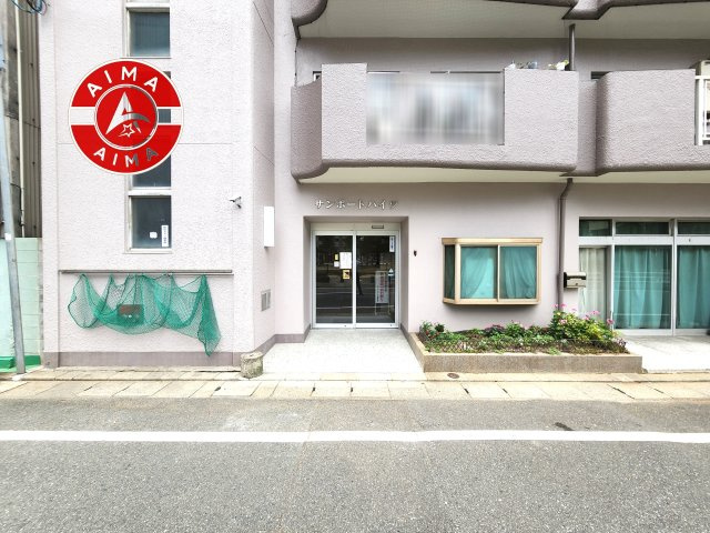 サンポートハイツのエントランス|ゆとりのあるエントランスです。