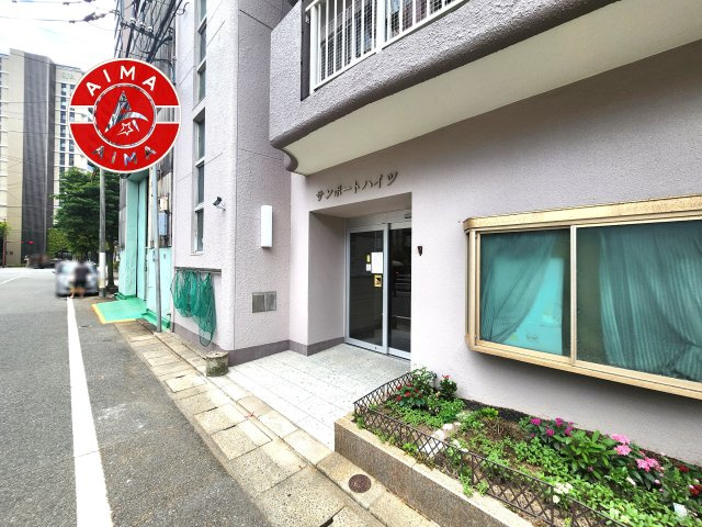 サンポートハイツ|きれいなエントランス入口です。