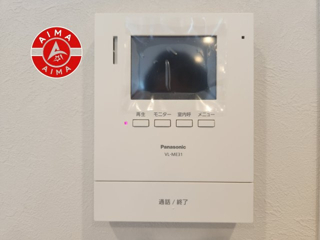 サンポートハイツのセキュリティ|玄関を開ける前に、室内のモニターで来訪者の顔と姿をしっかりと確認できるTVモニター付きインターホンを完備。