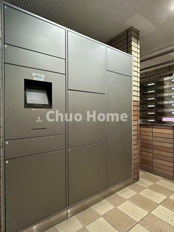 ライオンズアーバンシティ東陽町の設備|【宅配ボックス】在宅時・不在時に関わらず、居住者の代わりに非対面で宅配物を受け取ってくれる便利な設備です。わかりやすくご説明致しますので見学時にはお部屋だけではなく共用部分もぜひチェックしてください。