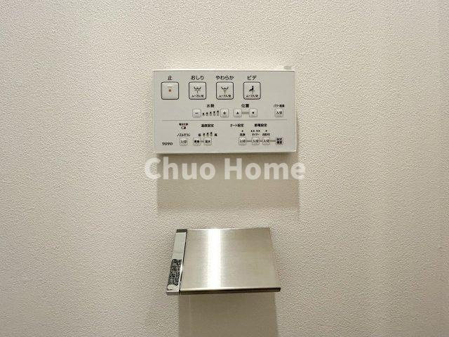 ライオンズアーバンシティ東陽町の内装|【ウォシュレット】清潔に使いたいお手洗いには最適な設備です。もちろんウォームレットも標準装備です。