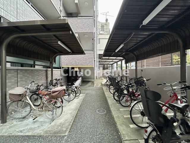 ライオンズアーバンシティ東陽町の駐輪場|【自転車置き場】最新の空き状況や費用などの詳細は担当スタッフまでお問い合わせください。