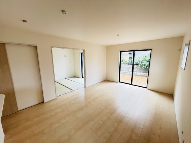 新築　児玉郡上里町七本木町第６　Livele Garden.S　4号棟の居間・リビング|現地写真　児玉郡上里町七本木町第６　Livele Garden.S