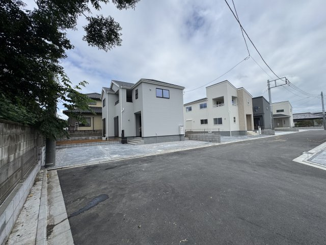 新築　児玉郡上里町七本木町第６　Livele Garden.S　4号棟の前面道路含む現地写真|現地写真　東側接道幅員約6ｍ
