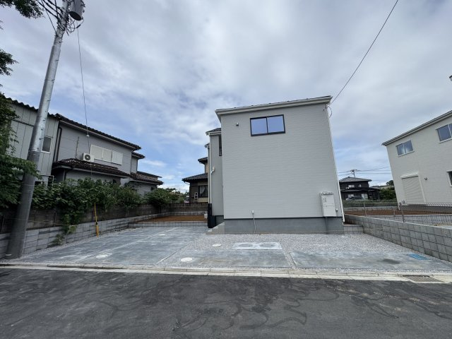 新築　児玉郡上里町七本木町第６　Livele Garden.S　4号棟の駐車場|現地写真　駐車スペースは並列2台+1台分可能です！
